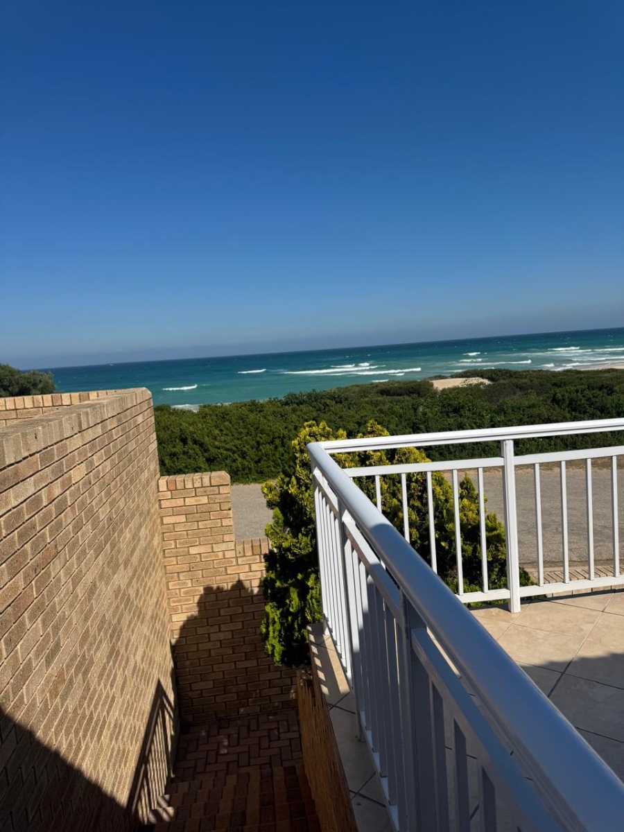 6 Bedroom Property for Sale in Aston Bay Eastern Cape